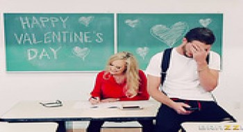 Die einsame Lehrerin Brandi Love wird am Valentinstag mit einem ihrer Schüler intim
